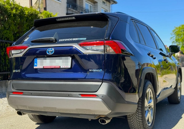 Toyota RAV4 cena 124999 przebieg: 79900, rok produkcji 2019 z Kobylin małe 781
